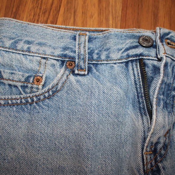 Levi’s denim shorts - Picture 3 of 4